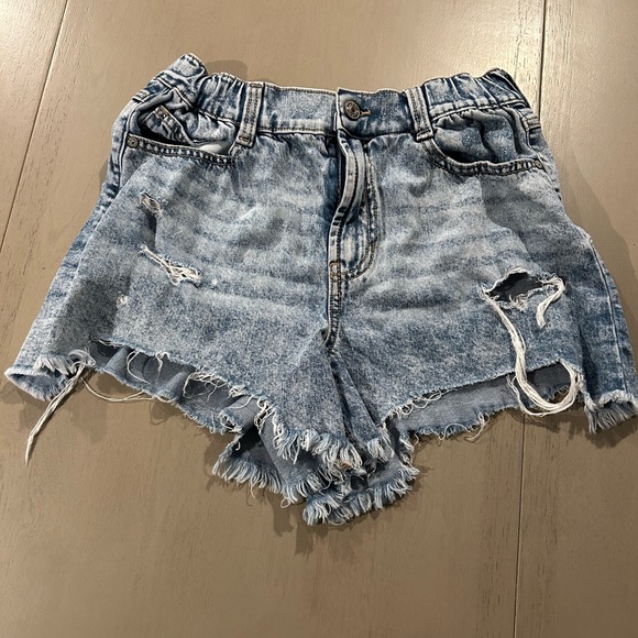 Distressed high/mid rise booty shorts - Picture 3 of 4